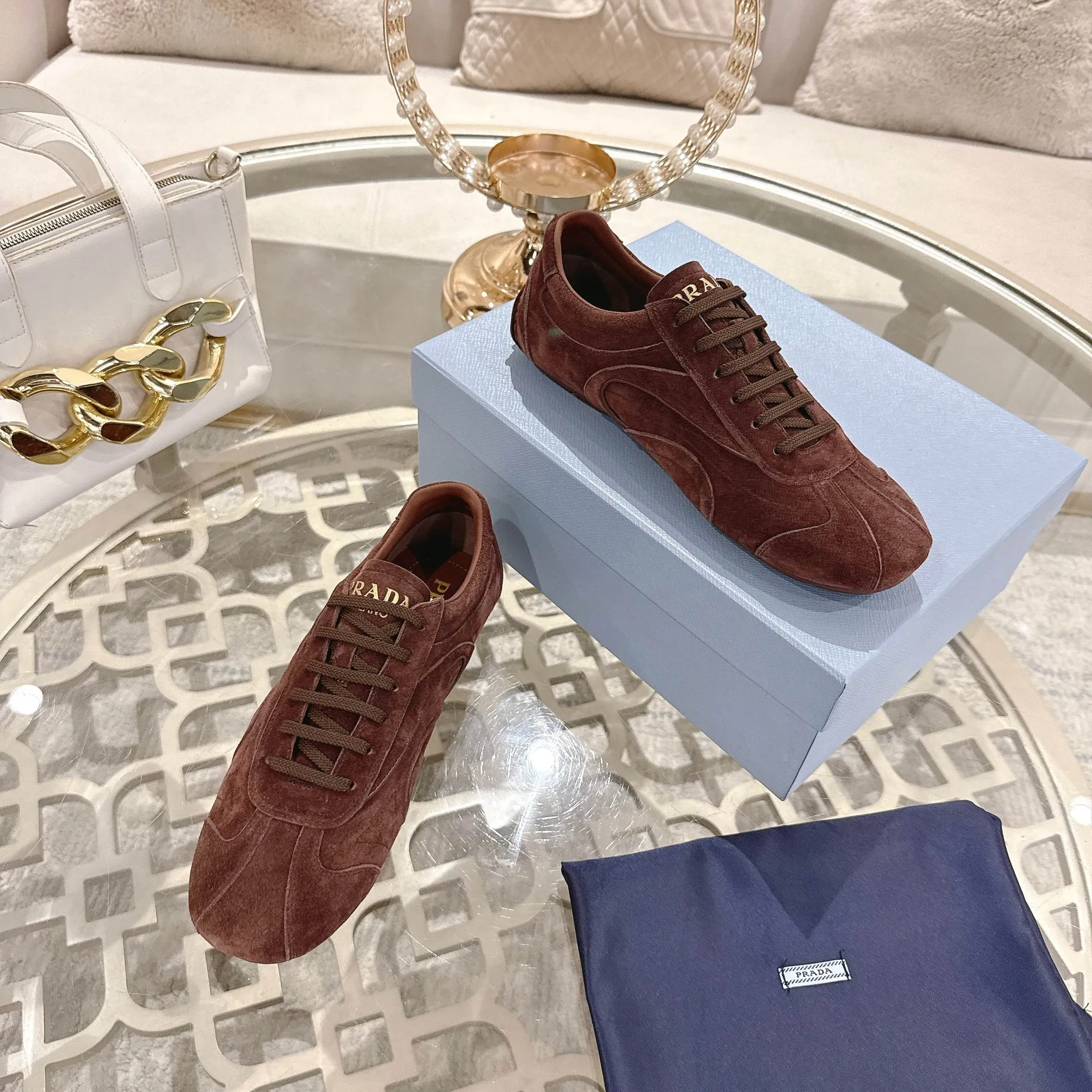 P600. PRADA for couples, casual shoes for couples, originally developed 1:1, made of high-mercerized cowhide, silk sheepskin lining, rubber outsole, comfortable and soft on the feet, size for women: 35 to 41. Male 38 to 45